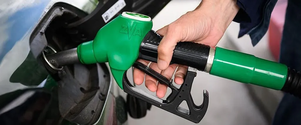 Oil prices fall Strait of Hormuz