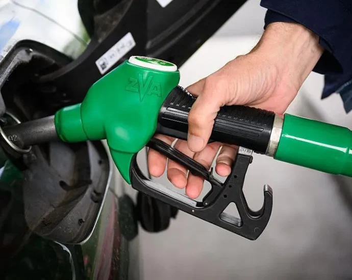 Oil prices fall Strait of Hormuz